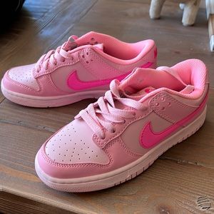 Kids Nike Triple Pink Dunks Size 5.5